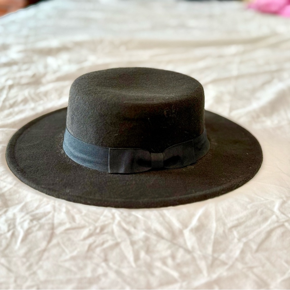 Hot Topic Black Wide-Brim Hat